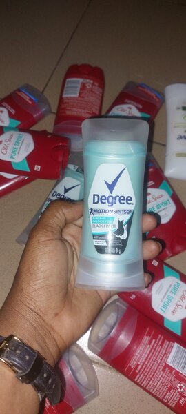 Déodorants Degree et Dove