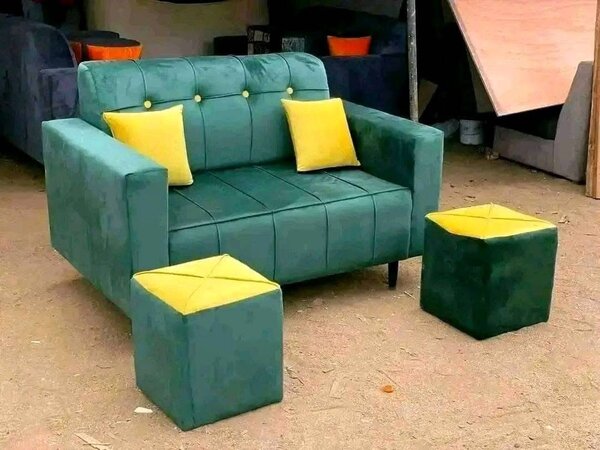 Canapé moderne avec poufs