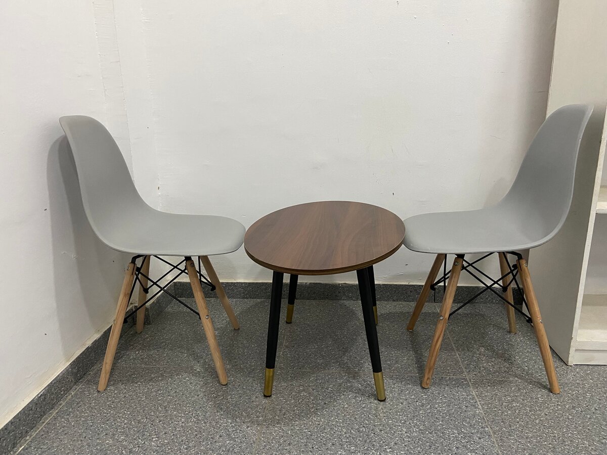 Chaise design moderne grise