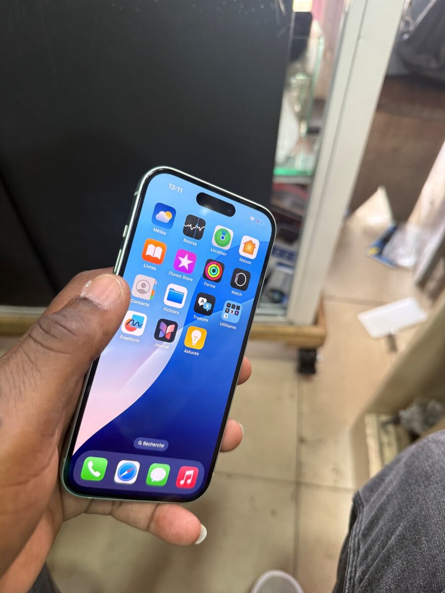 iPhone 15 simple 256Go très bo