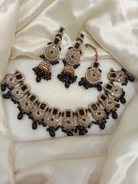 Ladies wedding set Necklace and earrings