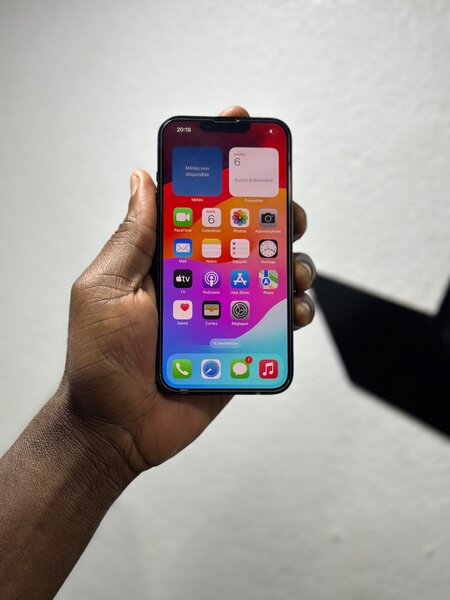iPhone 14 simple 256Go état 10/10 comme neuf