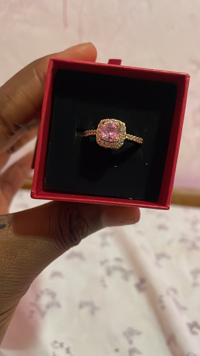 Bague en or rose avec saphir rose