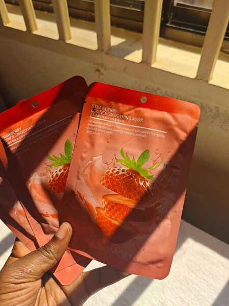 STRAWBERRY BOUNCE SMOOTHING MASK Face mask 10 pieces