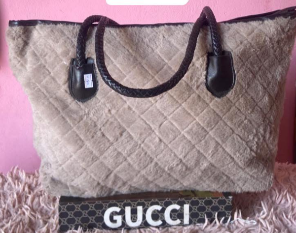 Women's bag with fur