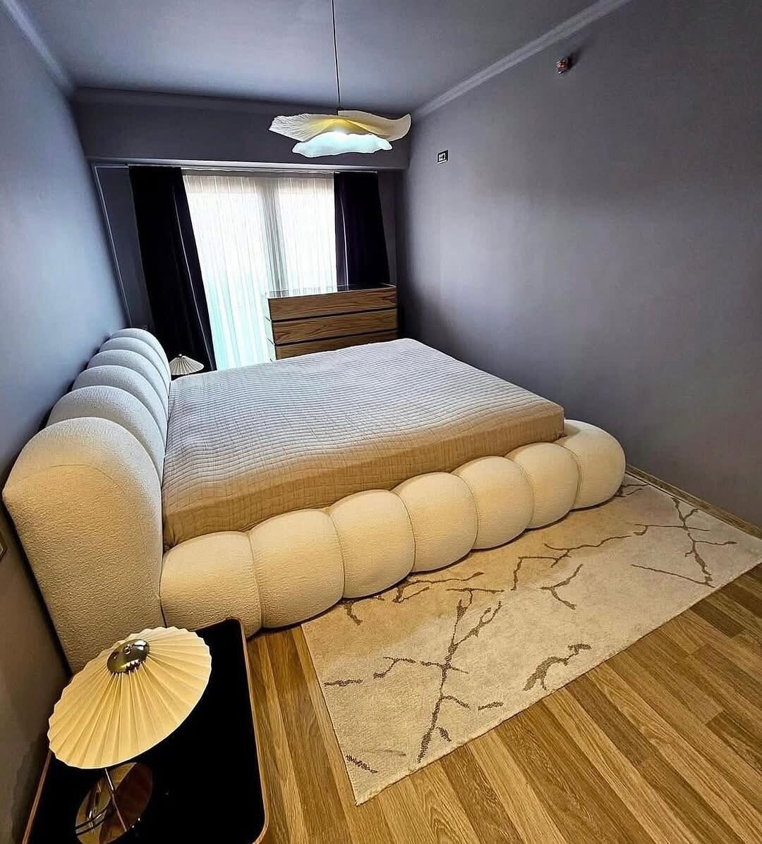 Lit design moderne capitonné