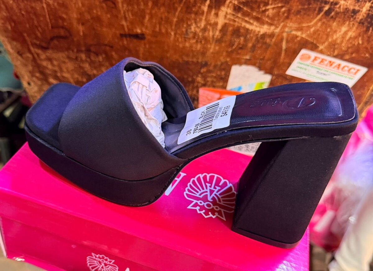 Sandales à talons carrés