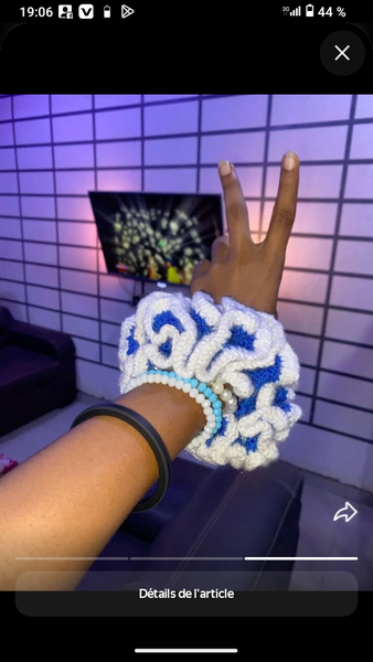 Bracelet en laine tricoté