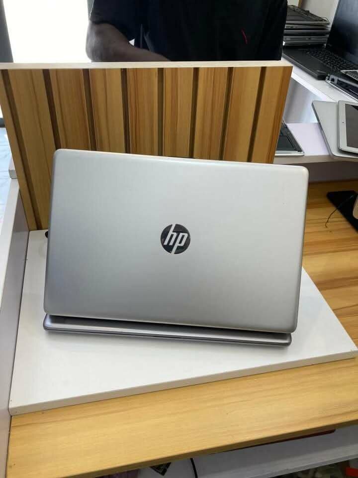 *Hp 250 G7 Notebook*   I5 processor    8th generation    8G