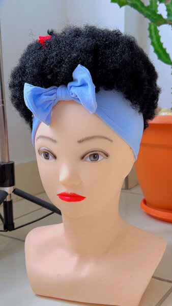 Perruque nœud bleu enfant