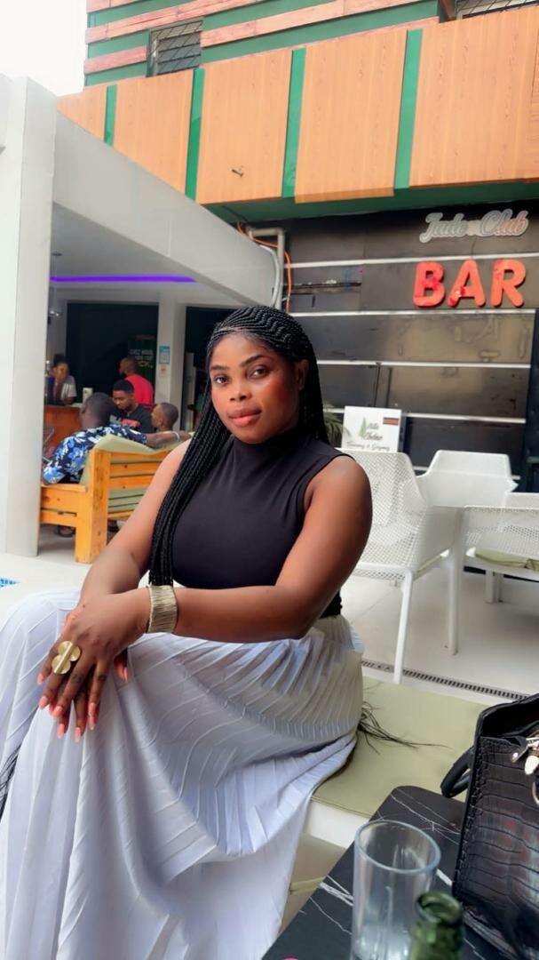 Robe longue élégante monochrome