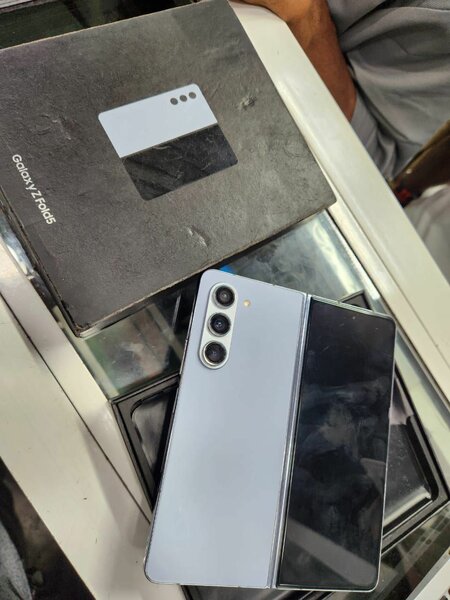 Samsung Galaxy Z fold 5 256gig