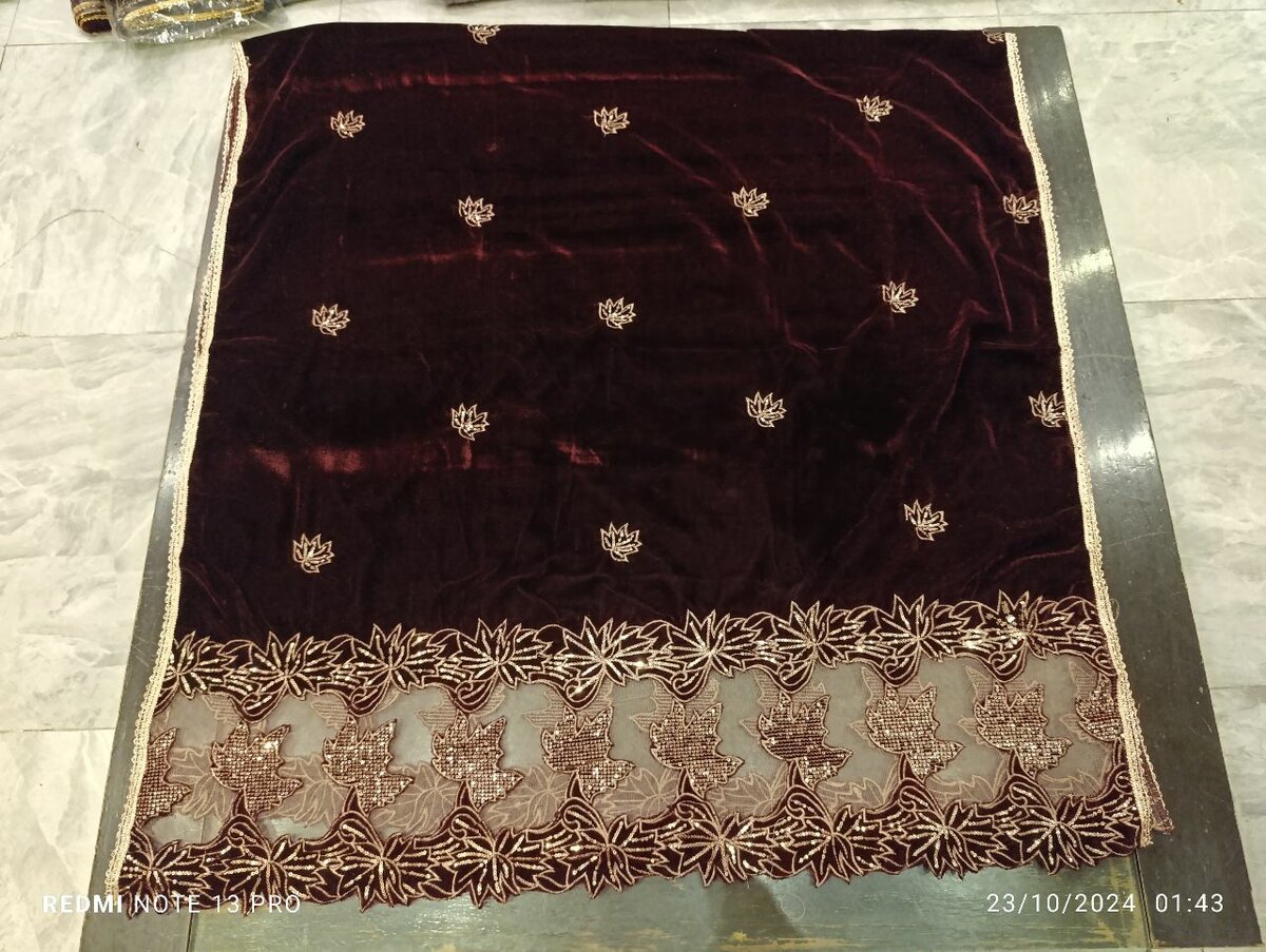 Valvet shawl