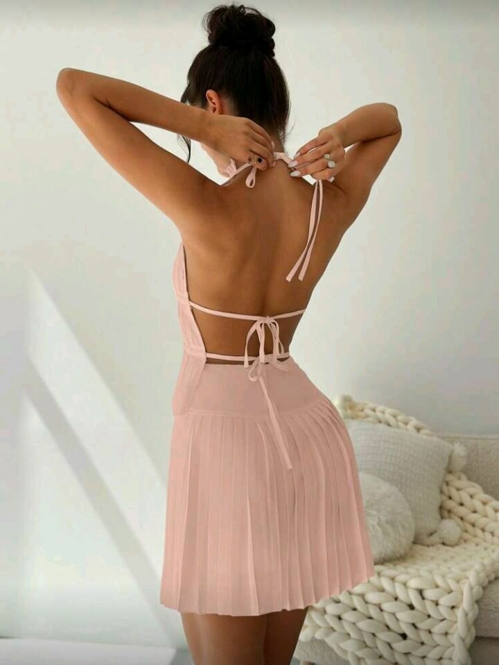 Robe Halter Plissée Élégante