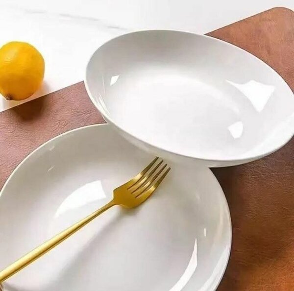 Assiette en céramique moderne