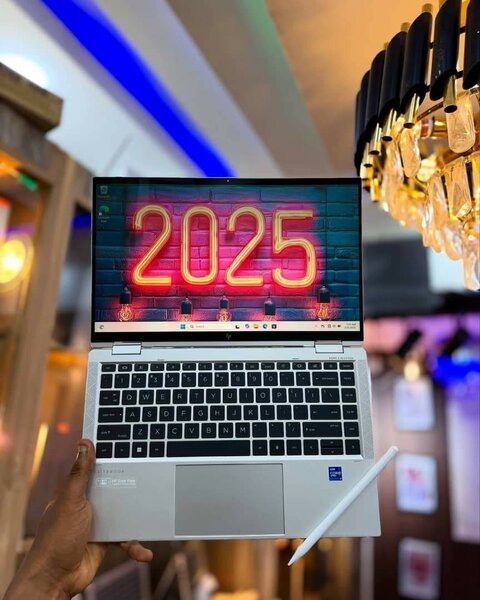 Elitebook 1040 G8 x360 i7 3ghz