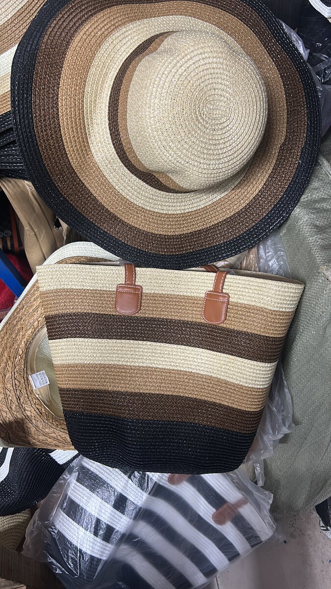 Chapeau et sac en paille