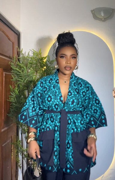 Kimonos modernes en motifs vibrants