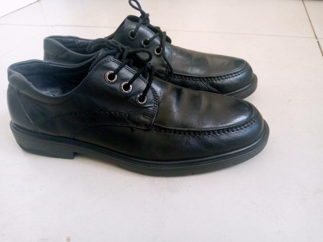 Stylish men's black shoes