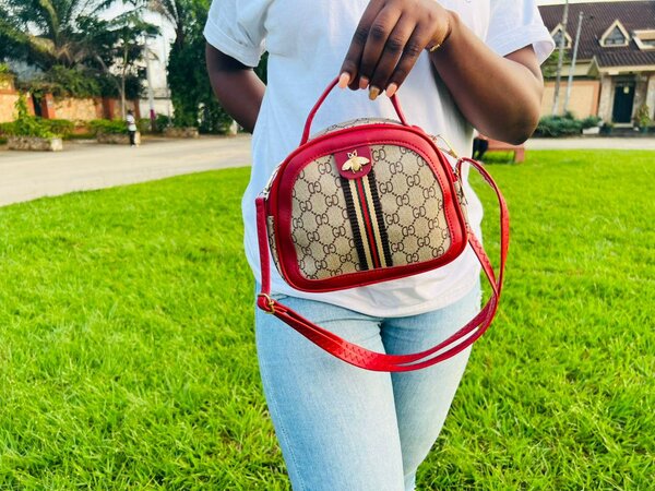 Sac à main à motif rouge