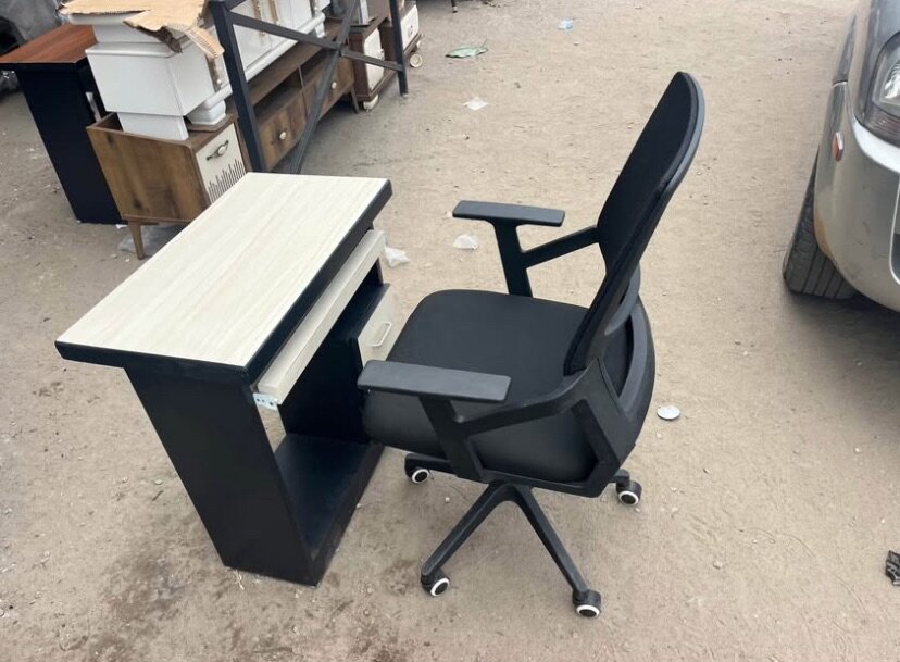 Ensemble Bureau et Chaise Confortable