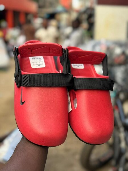 Sandales rouges unisexes