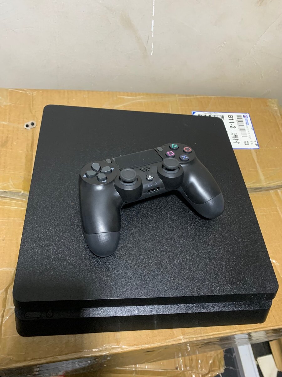 PS4 SLIM 1TB