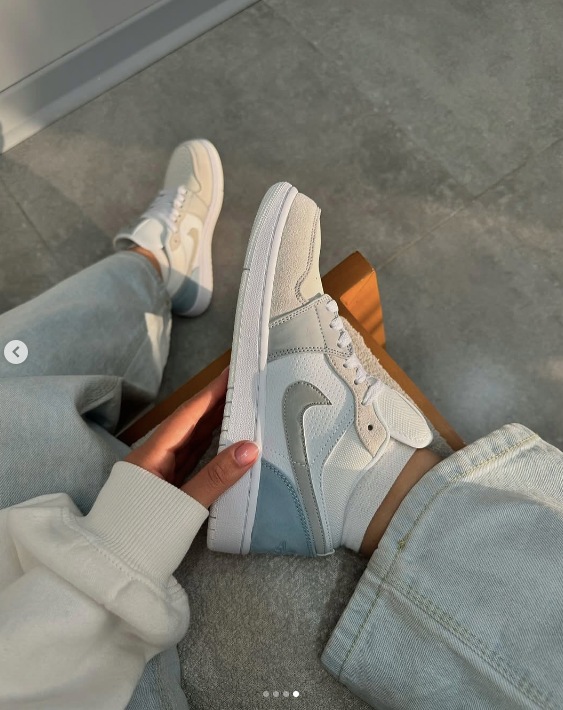 Кроссовки Air Jordan 1 low “Paris” белый,серый,кремовый