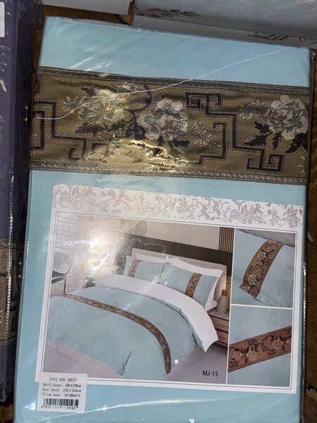 Draps de lit brodés papillons