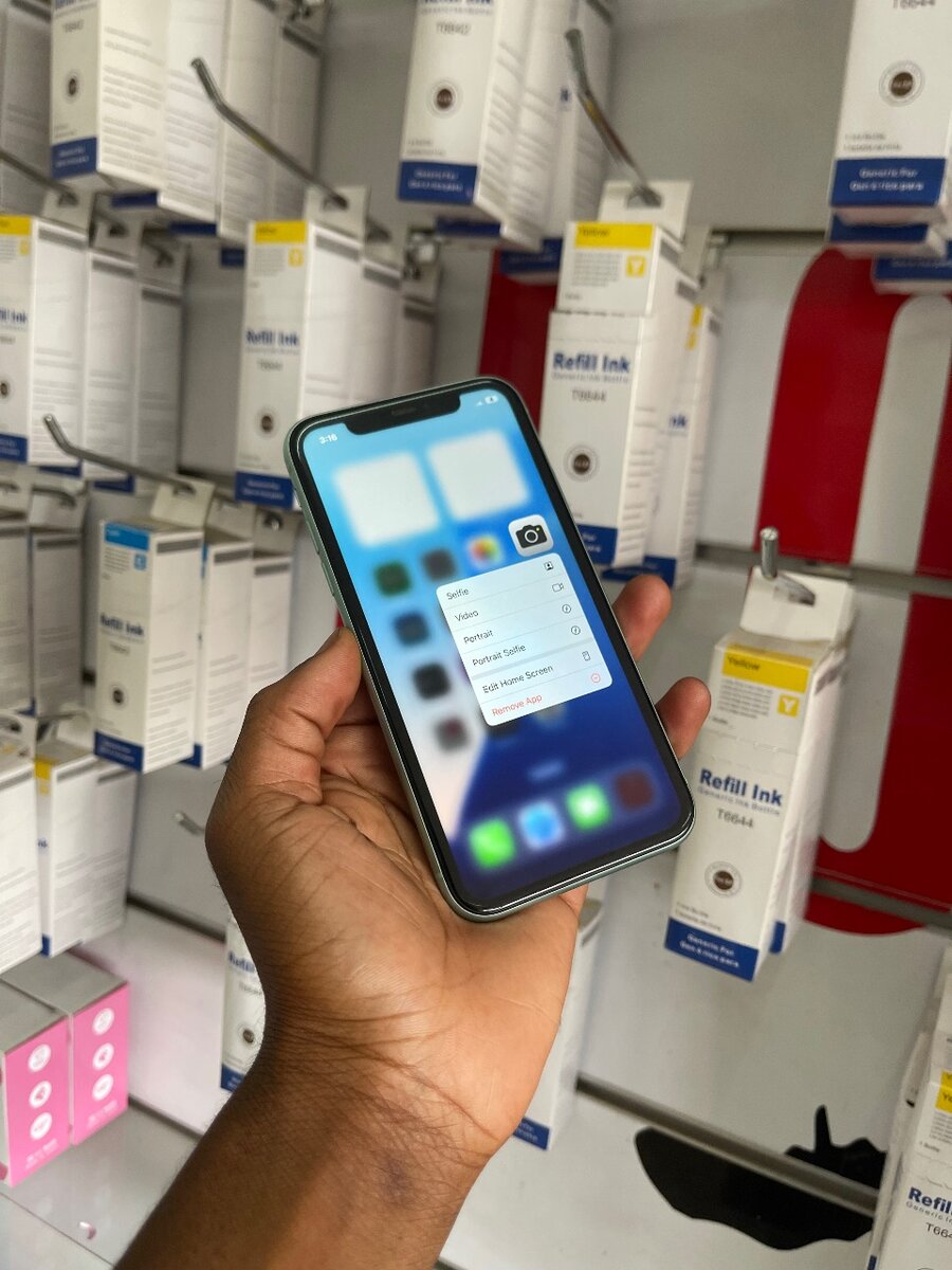 iPhone 11 128GB (Pre Owned)