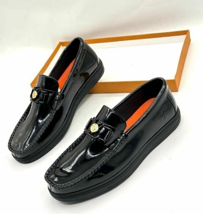 Luis Vuitton classic shoe