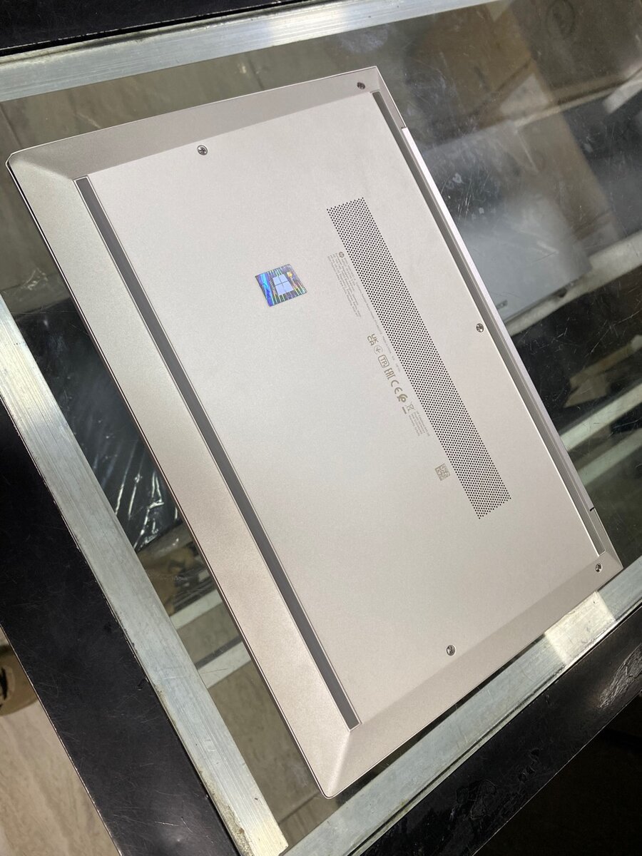 HP ELICTEBOOK RYZEN 3