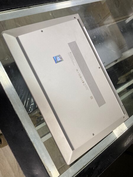 HP ELICTEBOOK RYZEN 3