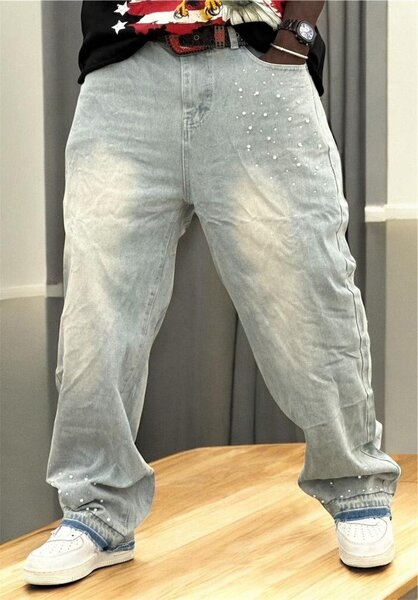Jeans larges avec garnitures originales