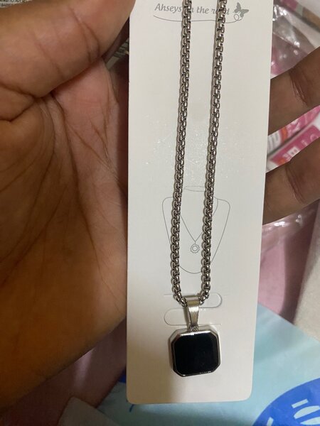 Collier pendentif octogone noir