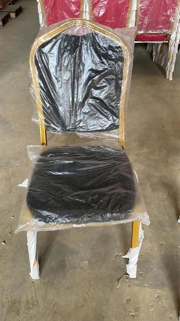 Chaises de banquet empilables