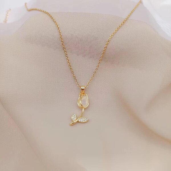 Collier Fleur Dorée Élégant