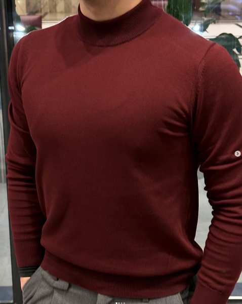 бордовая водолазка с низким воротом 