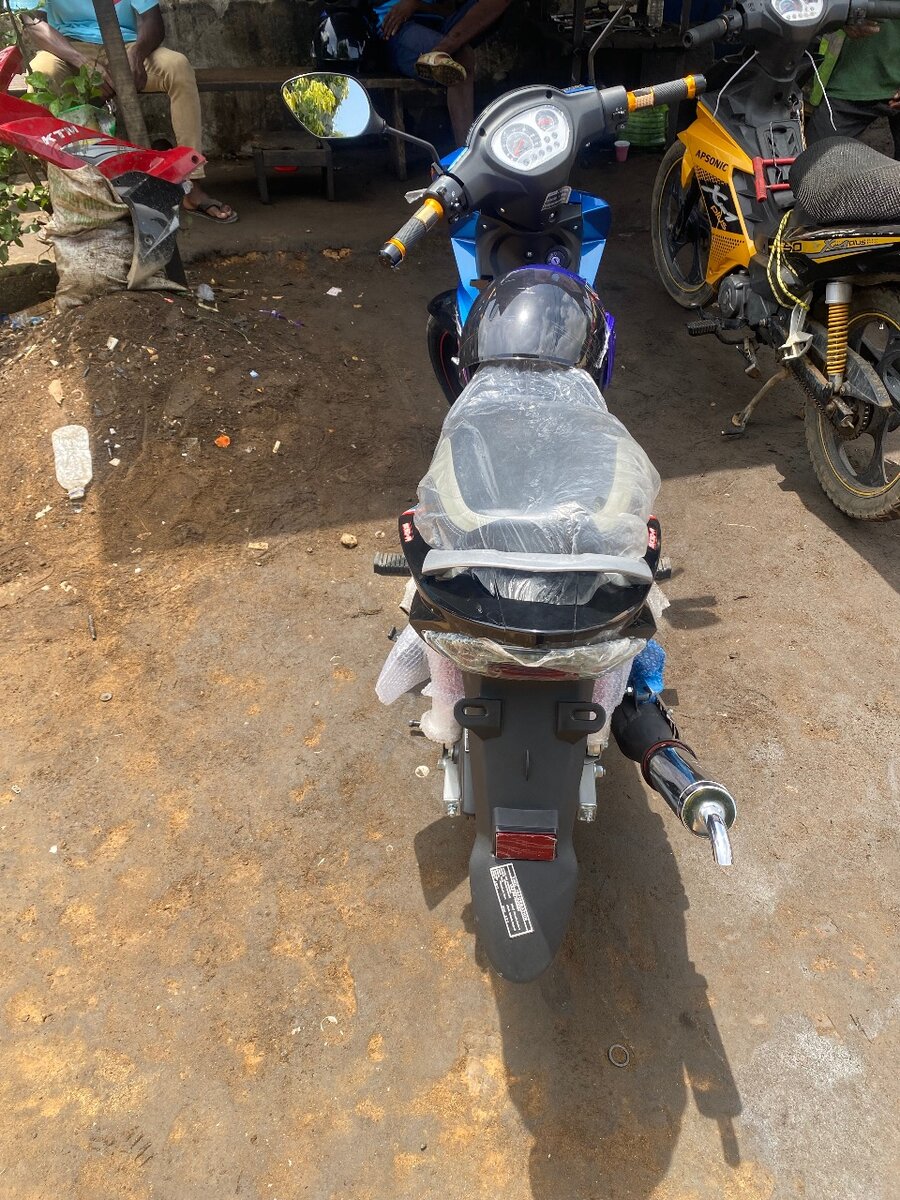 Moto sportive bleu neuve 125cc