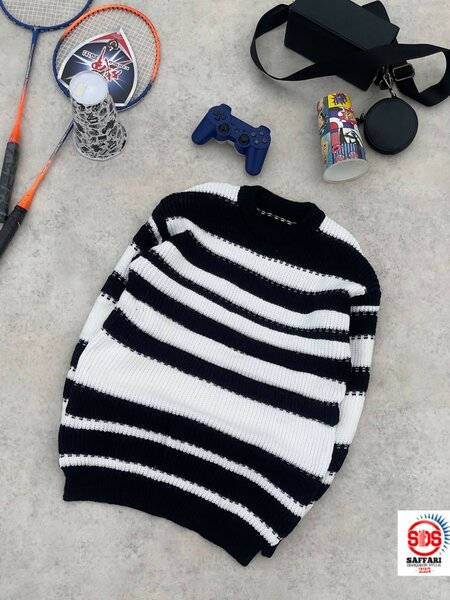 Pull rayé bleu et blanc