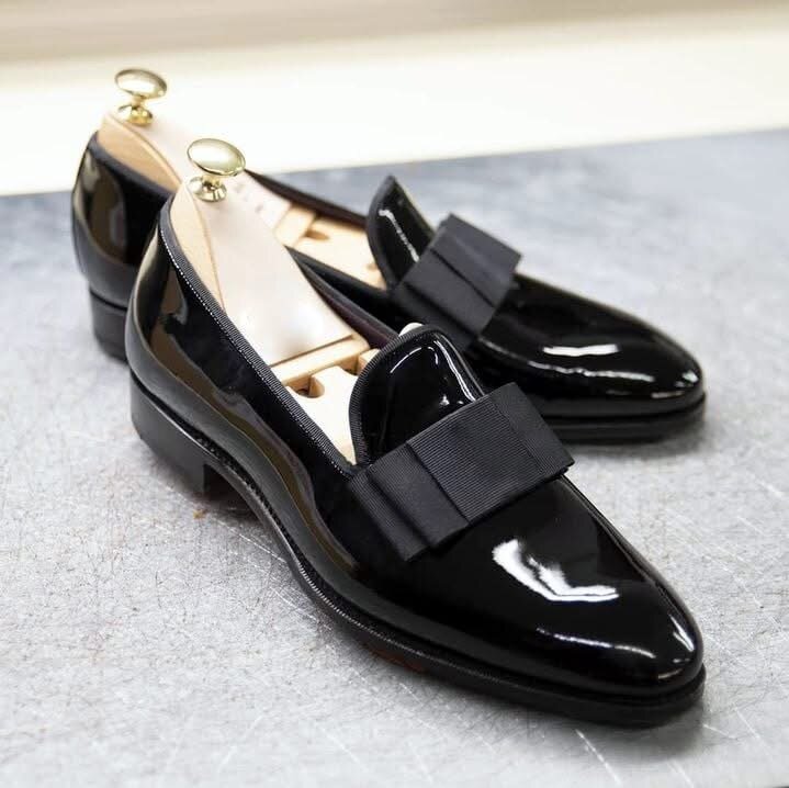 Chaussures habillées en cuir verni