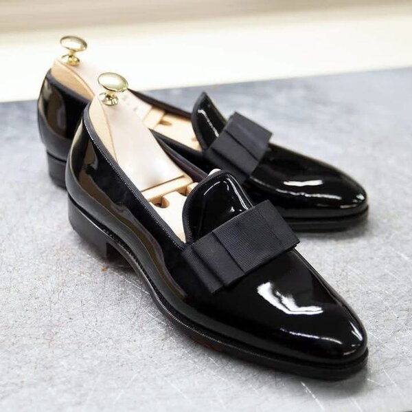 Chaussures habillées en cuir verni