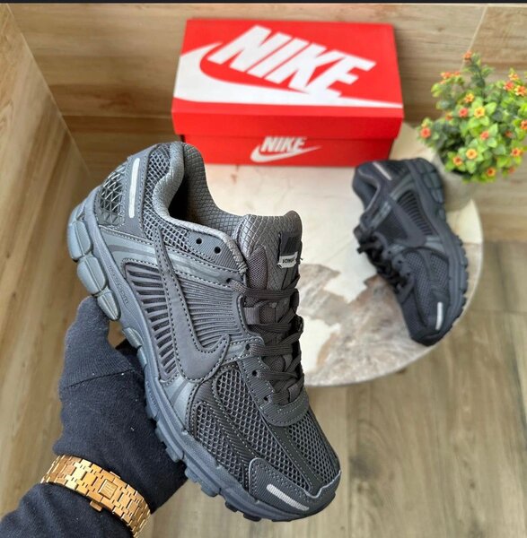 Nike Vomero 5