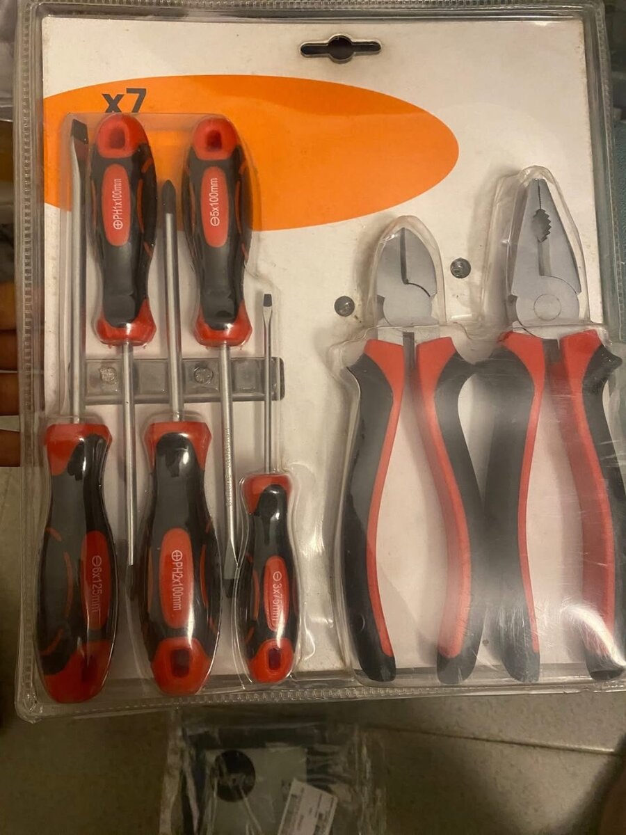 Ensemble 7 pièces tournevis et pinces