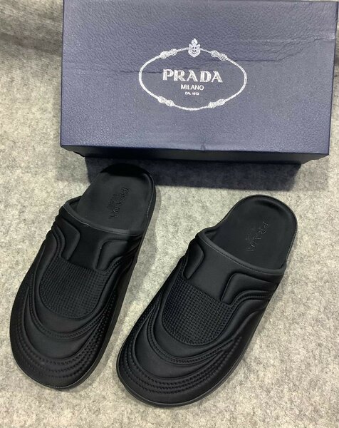 Mules en cuir noir élégantes