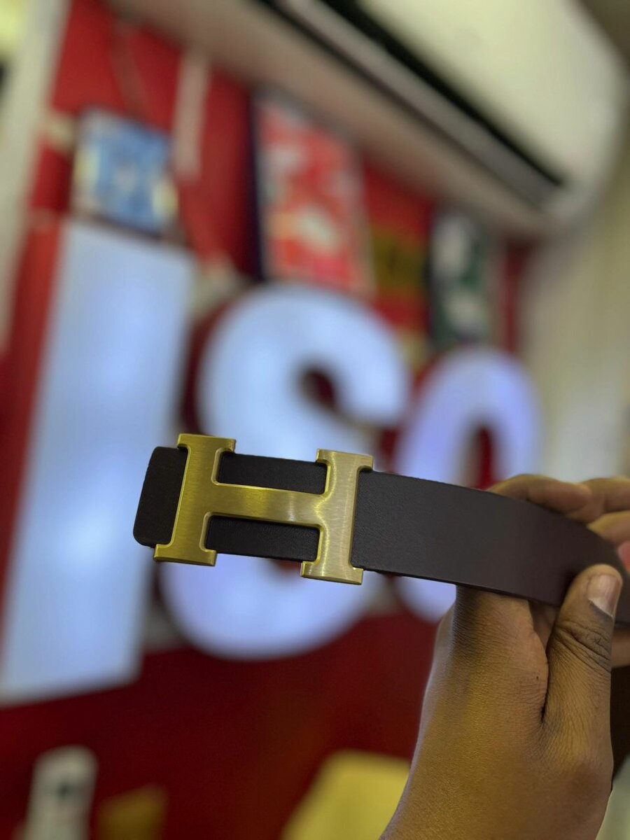 Ceinture en cuir boucle dorée