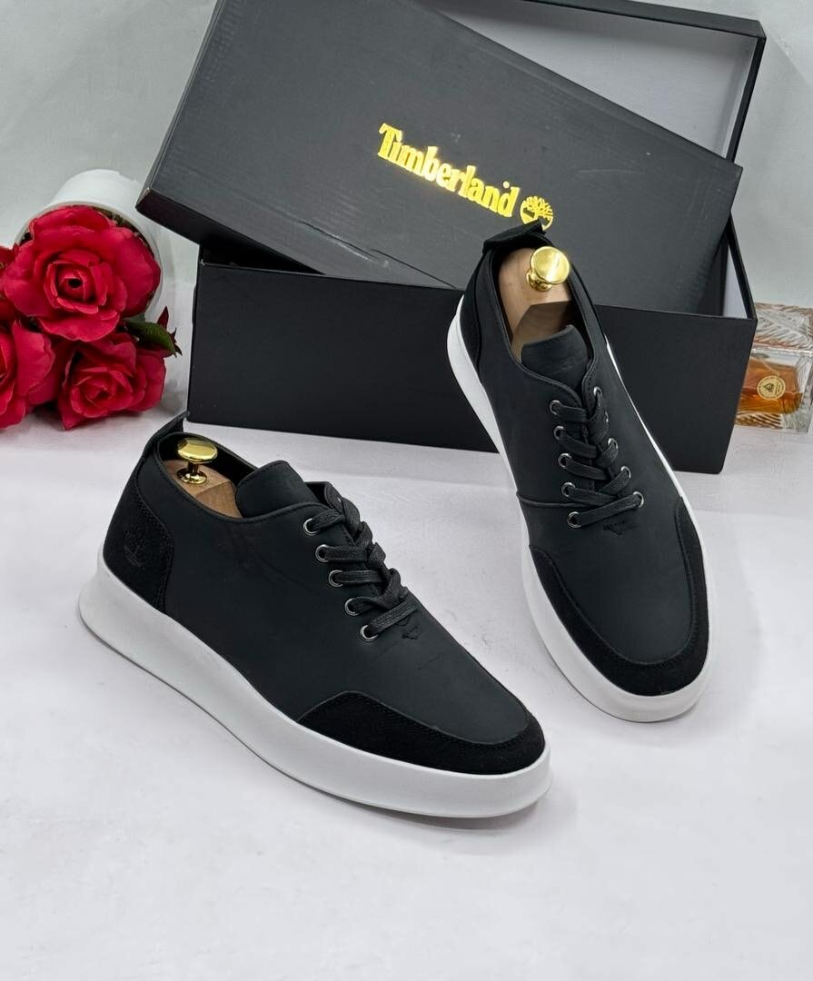 TIMBERLAND BLACK AND WHITE