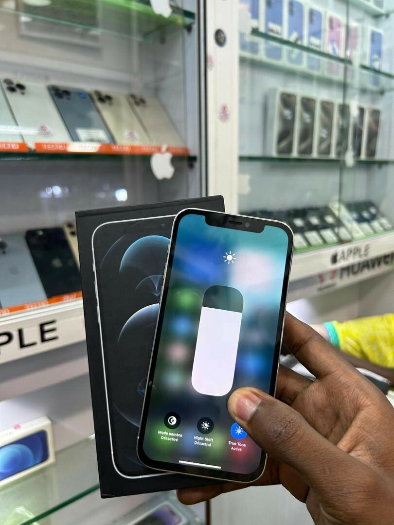 iPhone 12 Pro 128go quasi neuf avec son carton