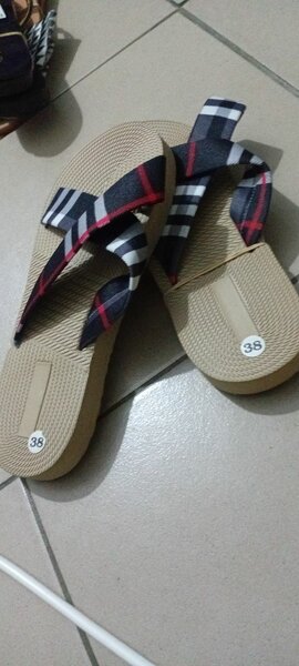 Tongs confortables à motifs