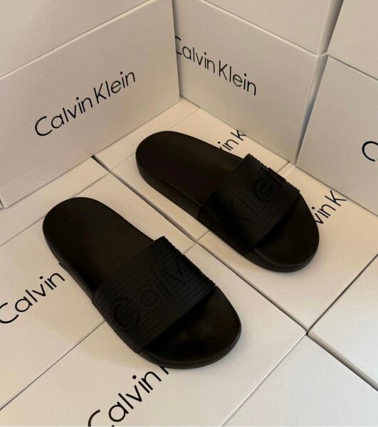 Claquettes de luxe élégantes